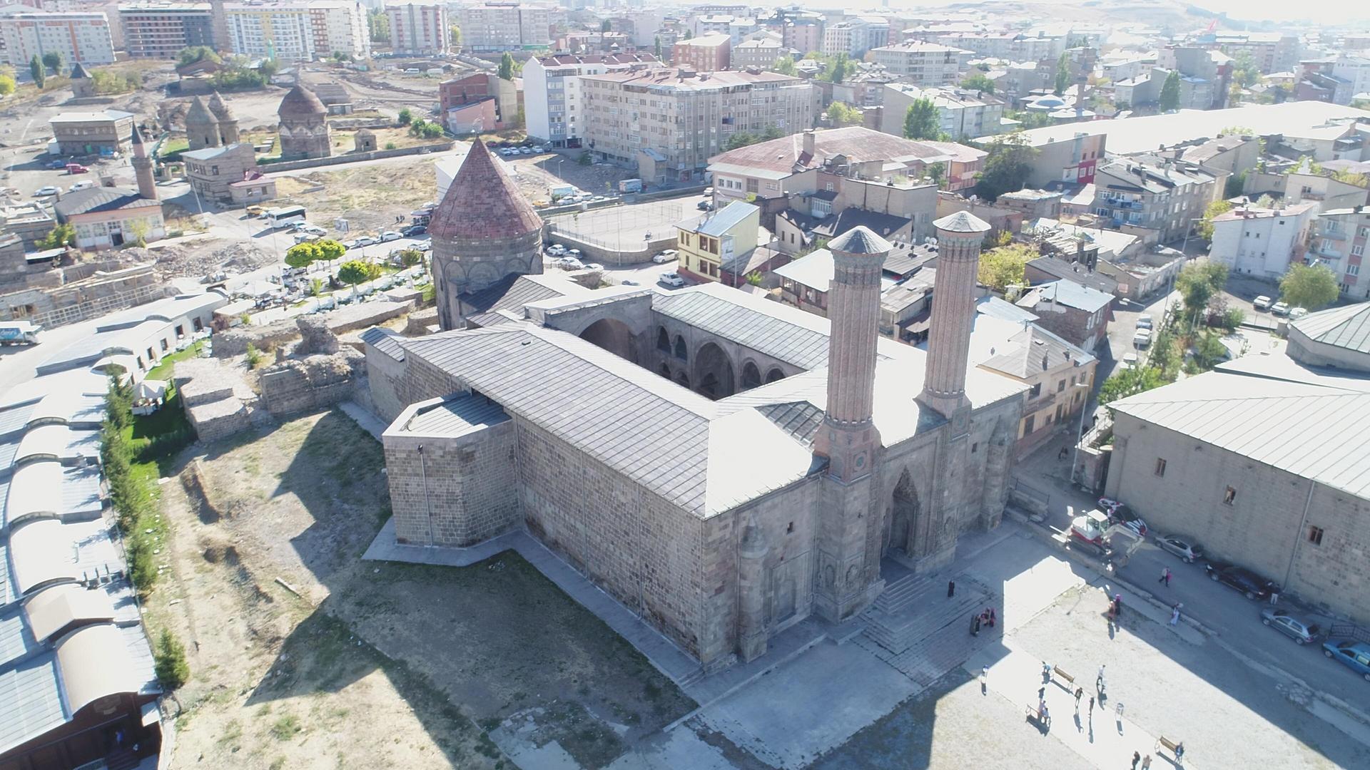 Erzurum Çifte Minareli Medrese | IRCICA